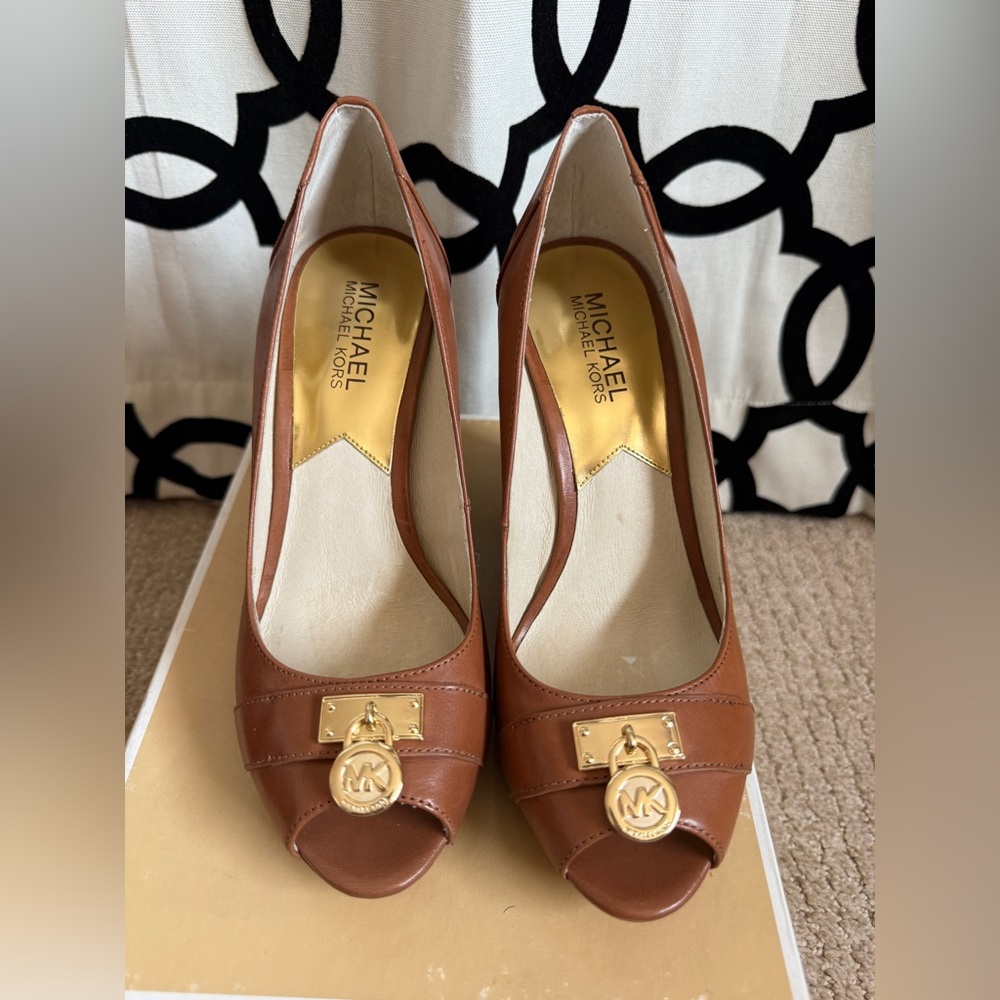 Michael Kors Leather Wedge, size 7.5